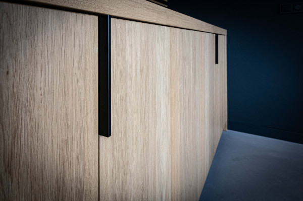 Modern en functioneel interieur voor de zakelijke ruimtes en de personeelskantine. 