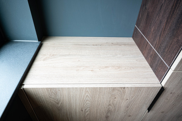Modern en functioneel interieur voor de zakelijke ruimtes en de personeelskantine. 