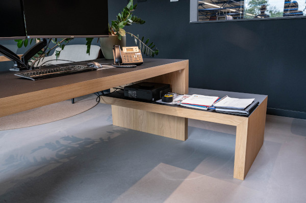Modern en functioneel interieur voor de zakelijke ruimtes en de personeelskantine. 