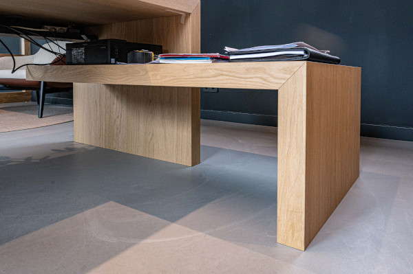 Modern en functioneel interieur voor de zakelijke ruimtes en de personeelskantine. 