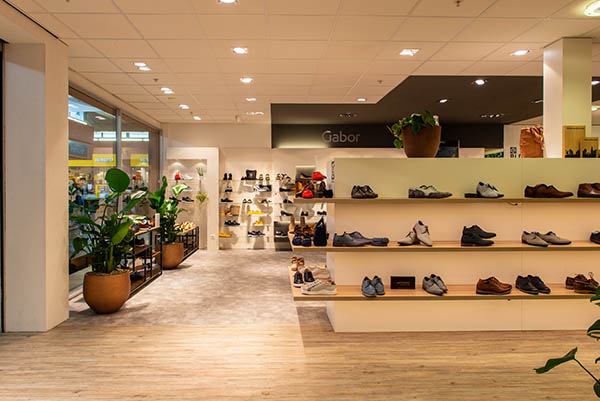 Realisatie nieuw interieur Bloemendaal schoenenwinkel Pijnacker.